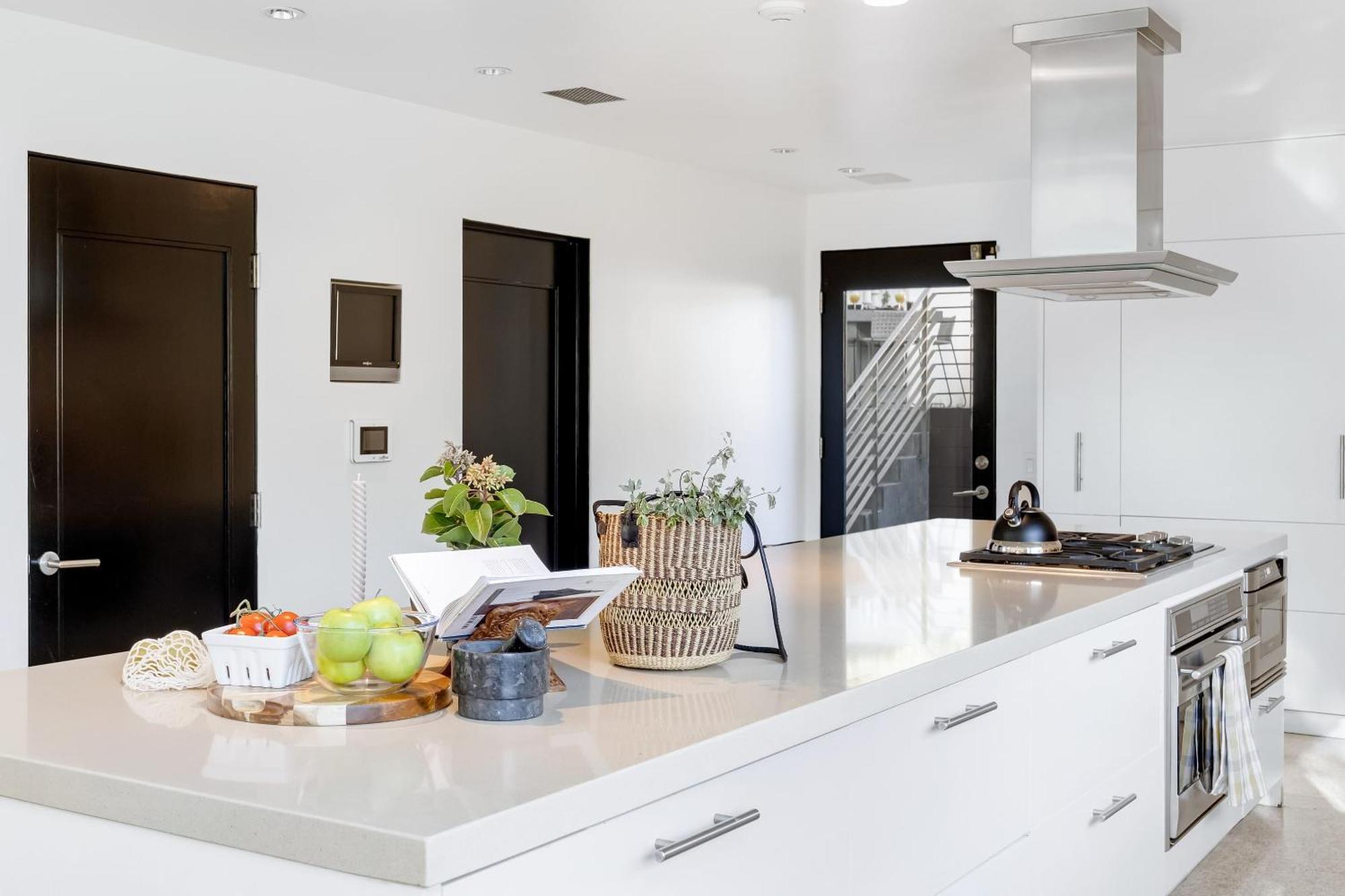 Kings Road West Hollywood Luxury Pool Views Firepit Modern Design Holiday home